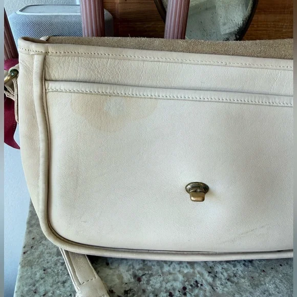 Vintage Coach Court Bag 9790| Cream Leather Crossbody Turnlock| USA Made - Picture 6 of 9